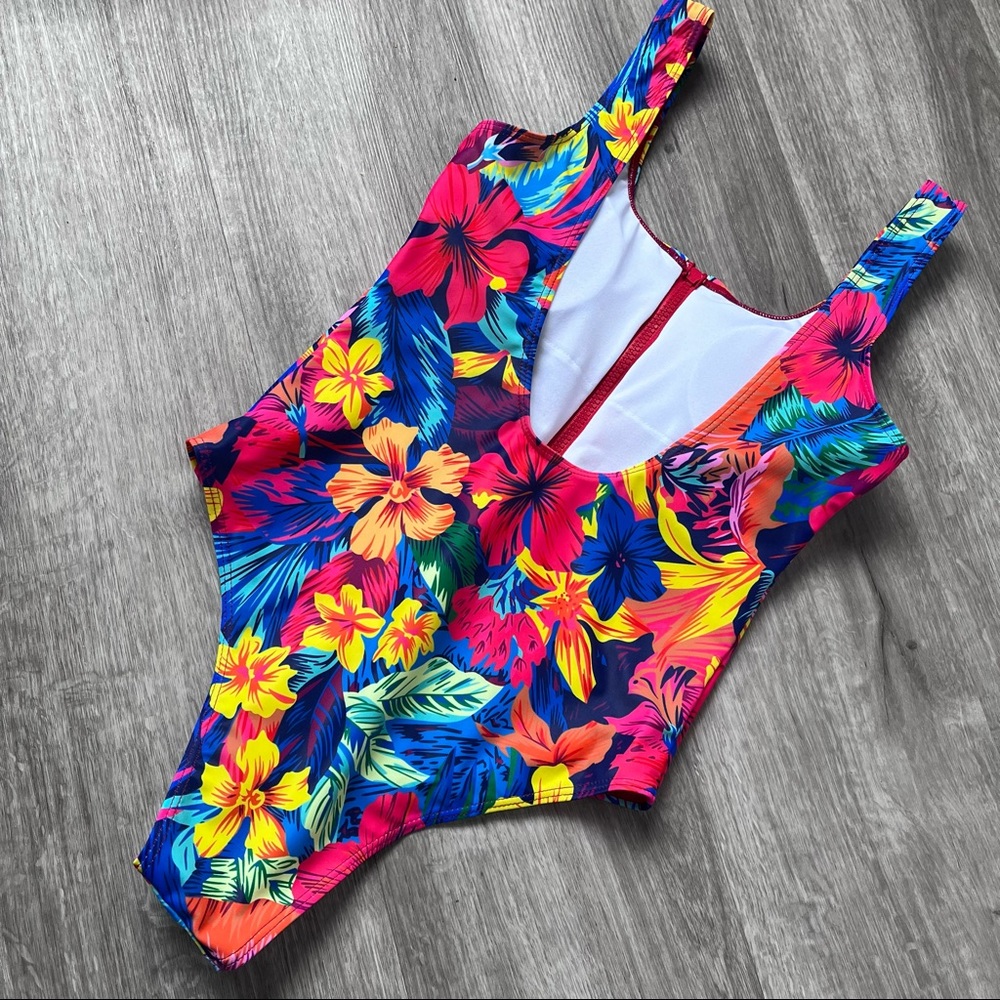 NFS   
Tropical Paradise Zipper Hi Cut One apiece Swimsuit - Picture 4 of 12